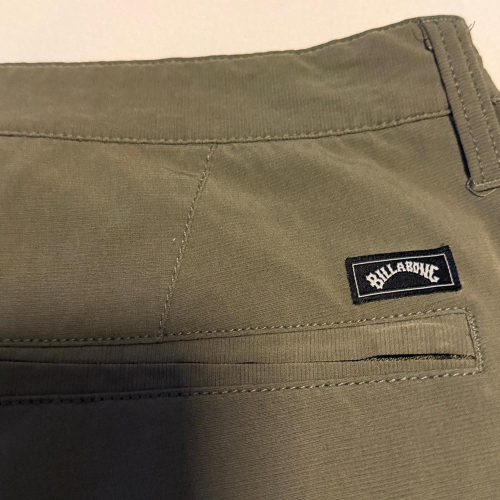 Billabong Men's Flat Front Shorts - Picture 7 of 8
